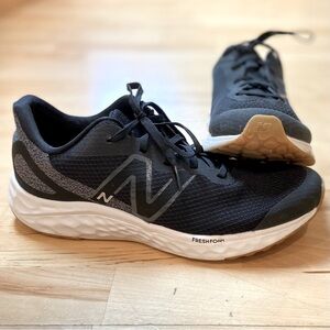 New Balance Freshfoam size 6 women LIKE NEW